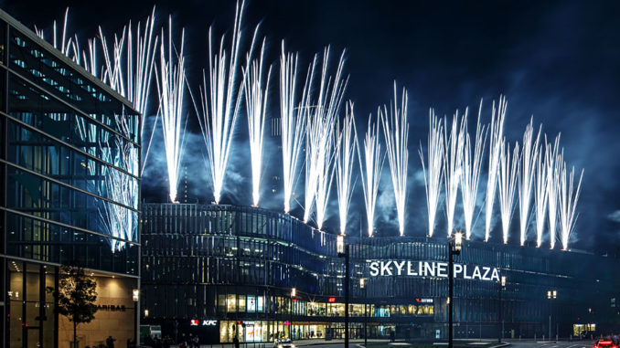 Feuerwerk Eröffnungsfeier Skyline Plaza
