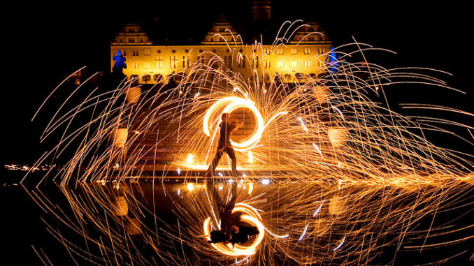 Märchenhafte Feuershow im Schloss Weikersheim