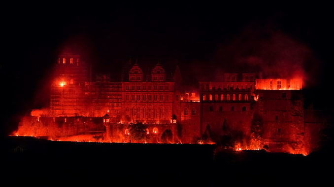 Feuerwerk bei der Heidelberger Schlossbeleuchtung