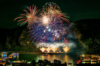 Feuerwerk bei Rhein in Flammen