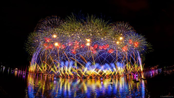 Gigantisches Feuerwerk- und Wasserspektakel bei Fête du Lac in Annecy/Frankreich 2023