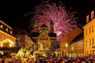 Feuerwerk Speyer Dom Weihnachtsmarkt 2023