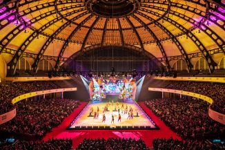 HOLIDAY ON ICE Cinema of Dreams Finale Max Giesinger