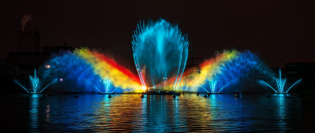 Farbenprächtige Wassershow beim 50 Jahre Jubiläum von CroisiEurope in Straßburg