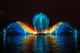 Farbenprächtige Wassershow beim 50 Jahre Jubiläum von CroisiEurope in Straßburg
