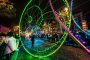 Spektakuläre Straßentheater-Paraden bei den Habits de Lumière 2025 in Épernay