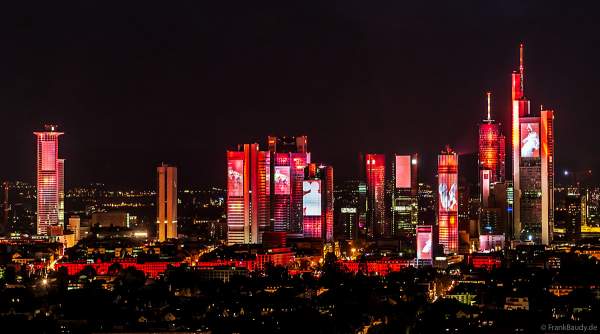Lichtshow SkyArena an der Frankfurter Skyline beim Pre-Opening der FIFA-Fußball-Weltmeisterschaft 2006 in Deutschland