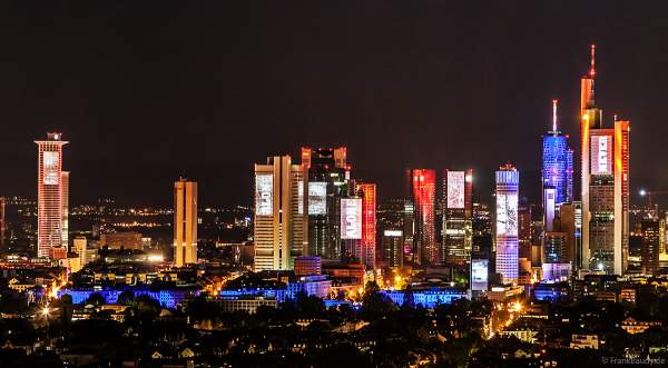 Lichtshow SkyArena an der Frankfurter Skyline beim Pre-Opening der FIFA-Fußball-Weltmeisterschaft 2006 in Deutschland