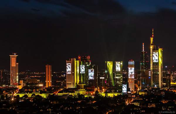 Lichtshow SkyArena an der Frankfurter Skyline beim Pre-Opening der FIFA-Fußball-Weltmeisterschaft 2006 in Deutschland