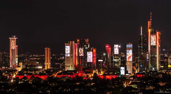 Lichtshow SkyArena an der Frankfurter Skyline beim Pre-Opening der FIFA-Fußball-Weltmeisterschaft 2006 in Deutschland