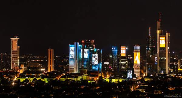 Lichtshow SkyArena an der Frankfurter Skyline beim Pre-Opening der FIFA-Fußball-Weltmeisterschaft 2006 in Deutschland