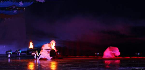 Feuershow mit den firedancer zur Eröffnung des Eisstadions in Kaiserslautern