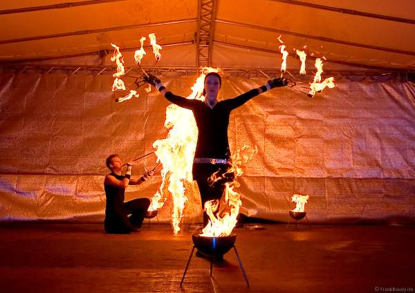 Auftritt der Firedancer beim Sternschnuppenmarkt in Wiesbaden