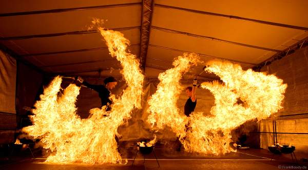 Auftritt der Firedancer beim Sternschnuppenmarkt in Wiesbaden