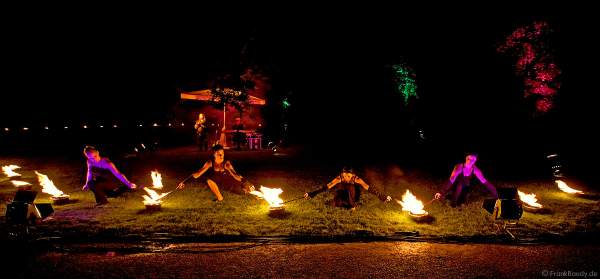 Feuershow mit den firedancer auf Schloss Biebrich