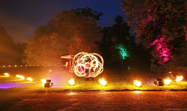 Feuershow mit den firedancer auf Schloss Biebrich