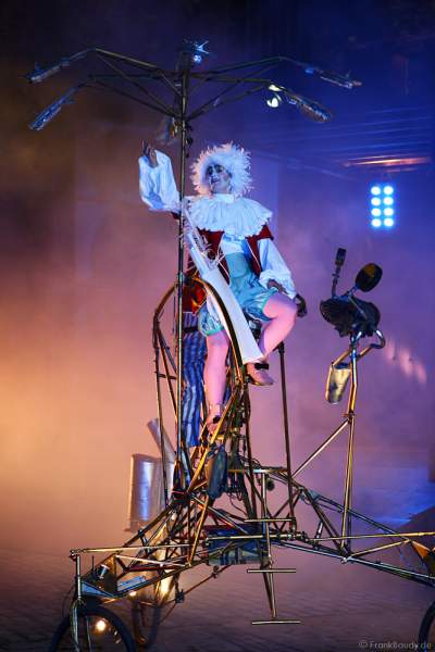 Theater Titanick mit ihrer Inszenierung Quadratwurzel anlässlich der 400 Jahre Feier Mannheim