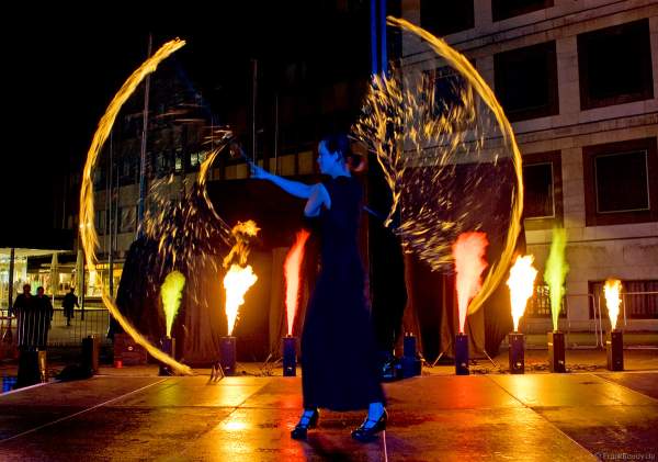 Feuershow von Feuershow.de bei Stuttgart leuchtet