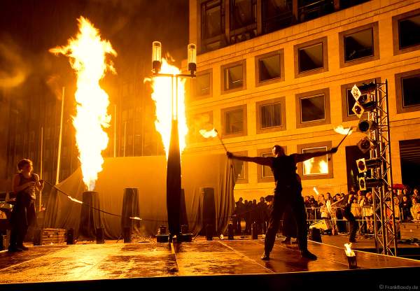 Feuershow von Feuershow.de bei Stuttgart leuchtet