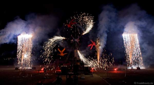 Theater PAN.OPTIKUM zeigt das Finale ihres Stückes Ballgefühl bei der Kulturbörse Freiburg 2008