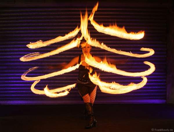 Feuerkünstler von Project PQ