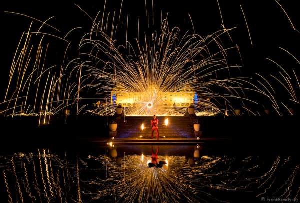 Feuershow von Gloryfire im Schlosspark - Schloss Weikersheim