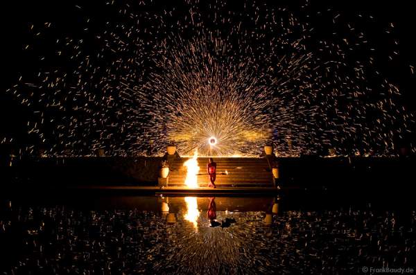 Feuershow von Gloryfire im Schlosspark - Schloss Weikersheim