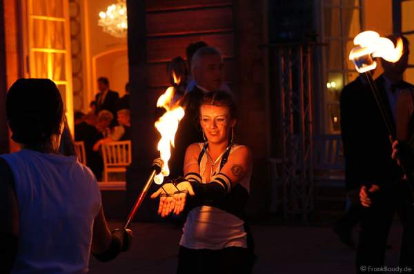 Feuerkünstler Pirart beim Churfürstlichen Hofball 2008 im Schlosspark Schwetzingen