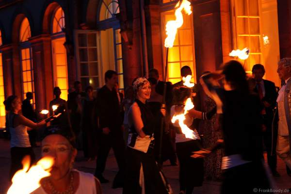 Feuerkünstler Pirart beim Churfürstlichen Hofball 2008 im Schlosspark Schwetzingen