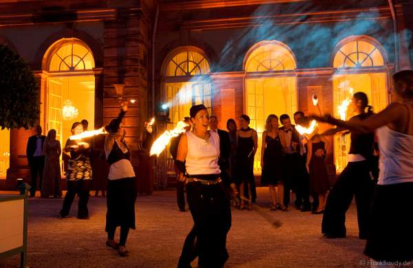 Feuerkünstler Pirart beim Churfürstlichen Hofball 2008 im Schlosspark Schwetzingen