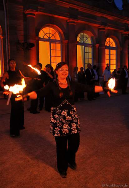 Feuerkünstler Pirart beim Churfürstlichen Hofball 2008 im Schlosspark Schwetzingen