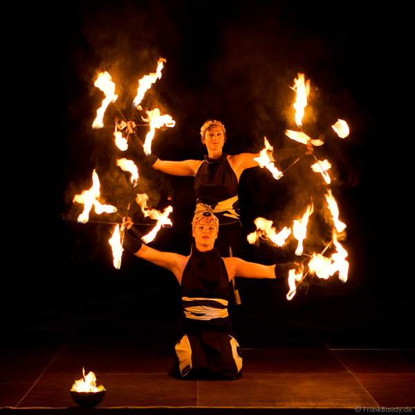 Feuerkünstler Pirart beim Churfürstlichen Hofball 2008 im Schlosspark Schwetzingen