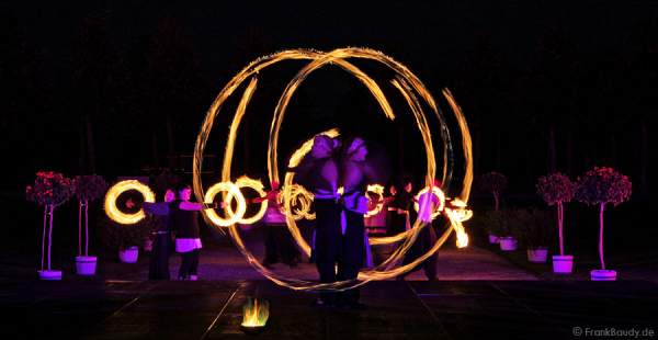 Feuerkünstler Pirart beim Churfürstlichen Hofball 2008 im Schlosspark Schwetzingen