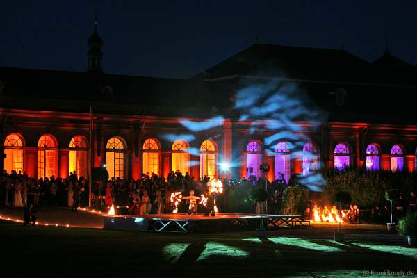 Feuerkünstler Pirart beim Churfürstlichen Hofball 2008 im Schlosspark Schwetzingen