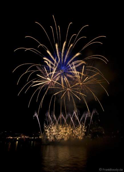 Kölner Lichter 2008 - Feuerwerk zwischen Deutzer- und Hohenzollern Brücke