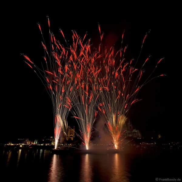Kölner Lichter 2008 - Feuerwerk zwischen Deutzer- und Hohenzollern Brücke