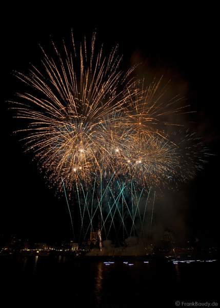 Kölner Lichter 2008 - Feuerwerk zwischen Deutzer- und Hohenzollern Brücke