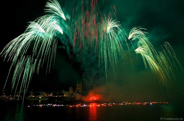 Kölner Lichter 2008 - Feuerwerk zwischen Deutzer- und Hohenzollern Brücke