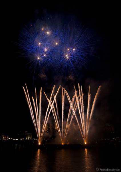 Kölner Lichter 2008 - Feuerwerk zwischen Deutzer- und Hohenzollern Brücke