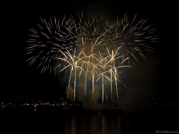 Kölner Lichter 2008 - Feuerwerk zwischen Deutzer- und Hohenzollern Brücke