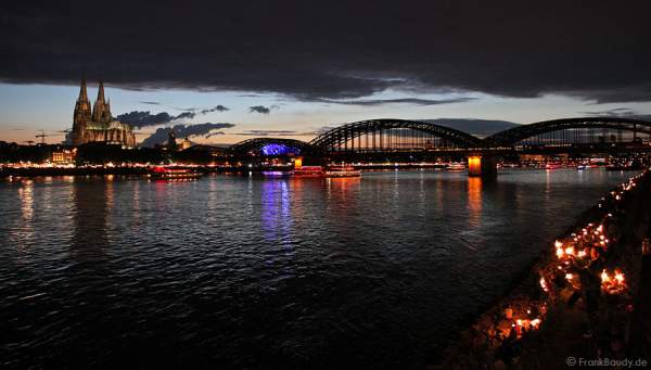 Kölner Lichter 2008 - Feuerwerk zwischen Deutzer- und Hohenzollern Brücke