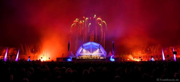Feuerwerk bei Schloss in Flammen 2008 beim Mannheimer Mozartsommer in Schwetzingen