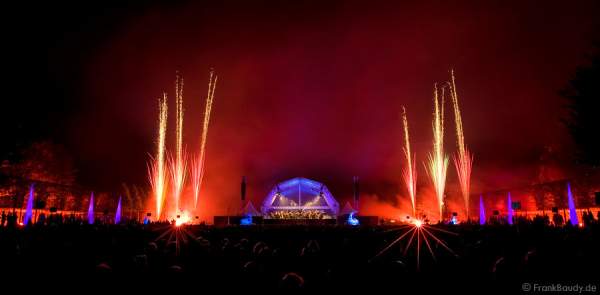 Feuerwerk bei Schloss in Flammen 2008 beim Mannheimer Mozartsommer in Schwetzingen