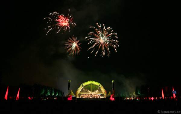 Feuerwerk bei Schloss in Flammen 2008 beim Mannheimer Mozartsommer in Schwetzingen