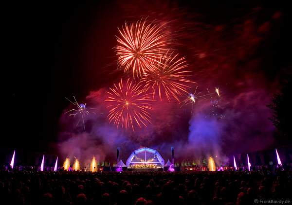 Feuerwerk bei Schloss in Flammen 2008 beim Mannheimer Mozartsommer in Schwetzingen