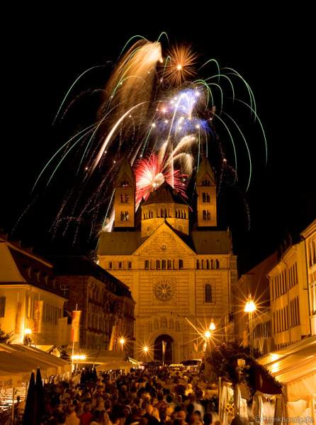 Feuerwerk über dem Dom bei der Kaisertafel in Speyer