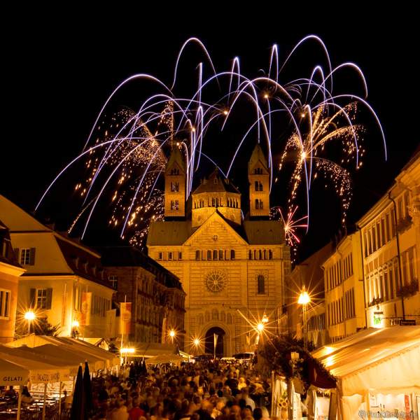 Feuerwerk über dem Dom bei der Kaisertafel in Speyer
