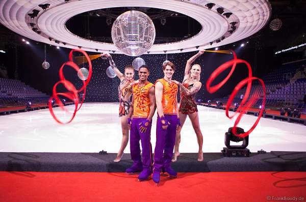 Magdalena Brzeska, Galina Sauchyts, Patrick Rogers und Thomas Naylor bei Holiday on Ice - Energia