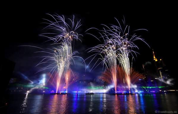 Multimediashow mit Feuerwerk - Turnfest 2009 - FlussFestMeile Frankfurt