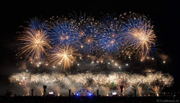 Pyromusikale 2009 - Das weltgrößte Feuerwerk Festival in Berlin